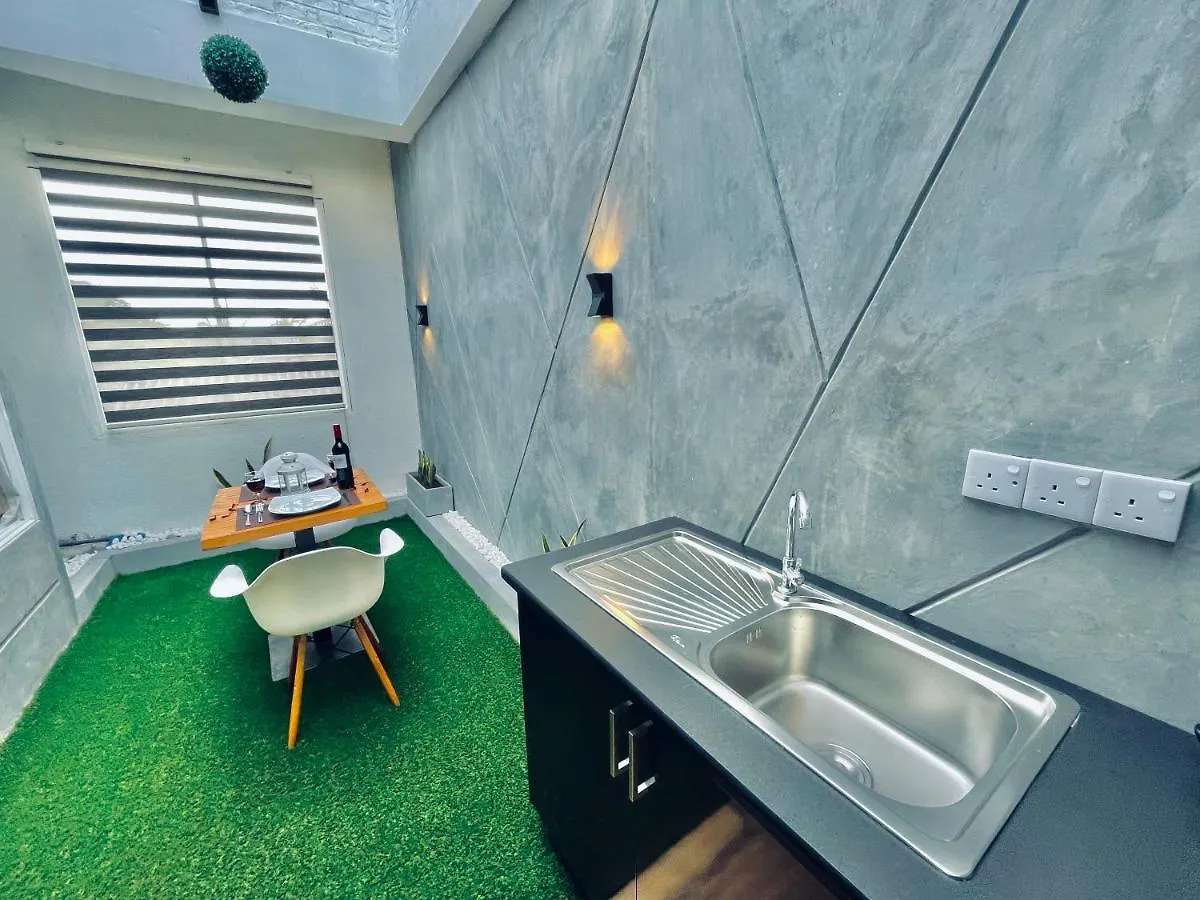 8 Plus Motels Negombo