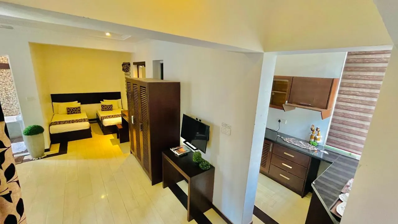 8 Plus Motels Negombo Hotel