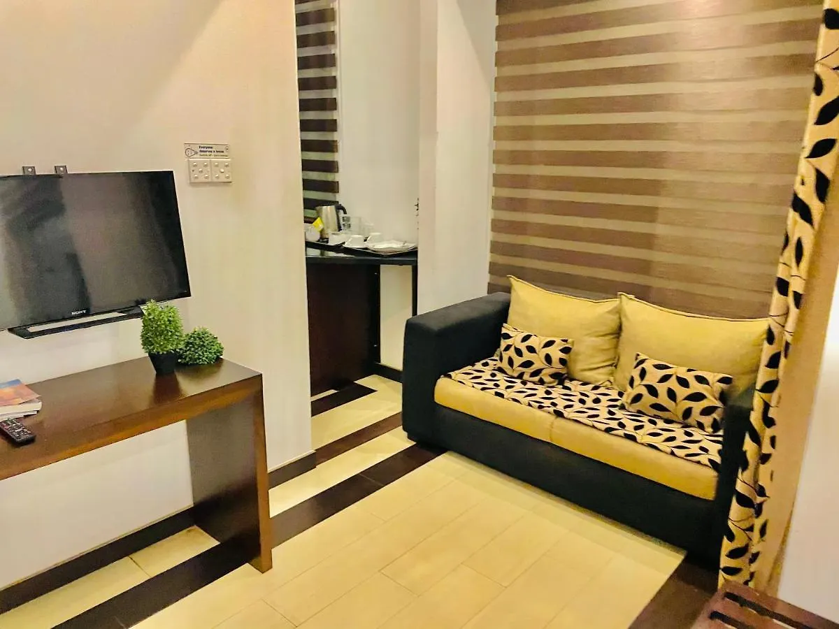 8 Plus Motels Negombo Hotel