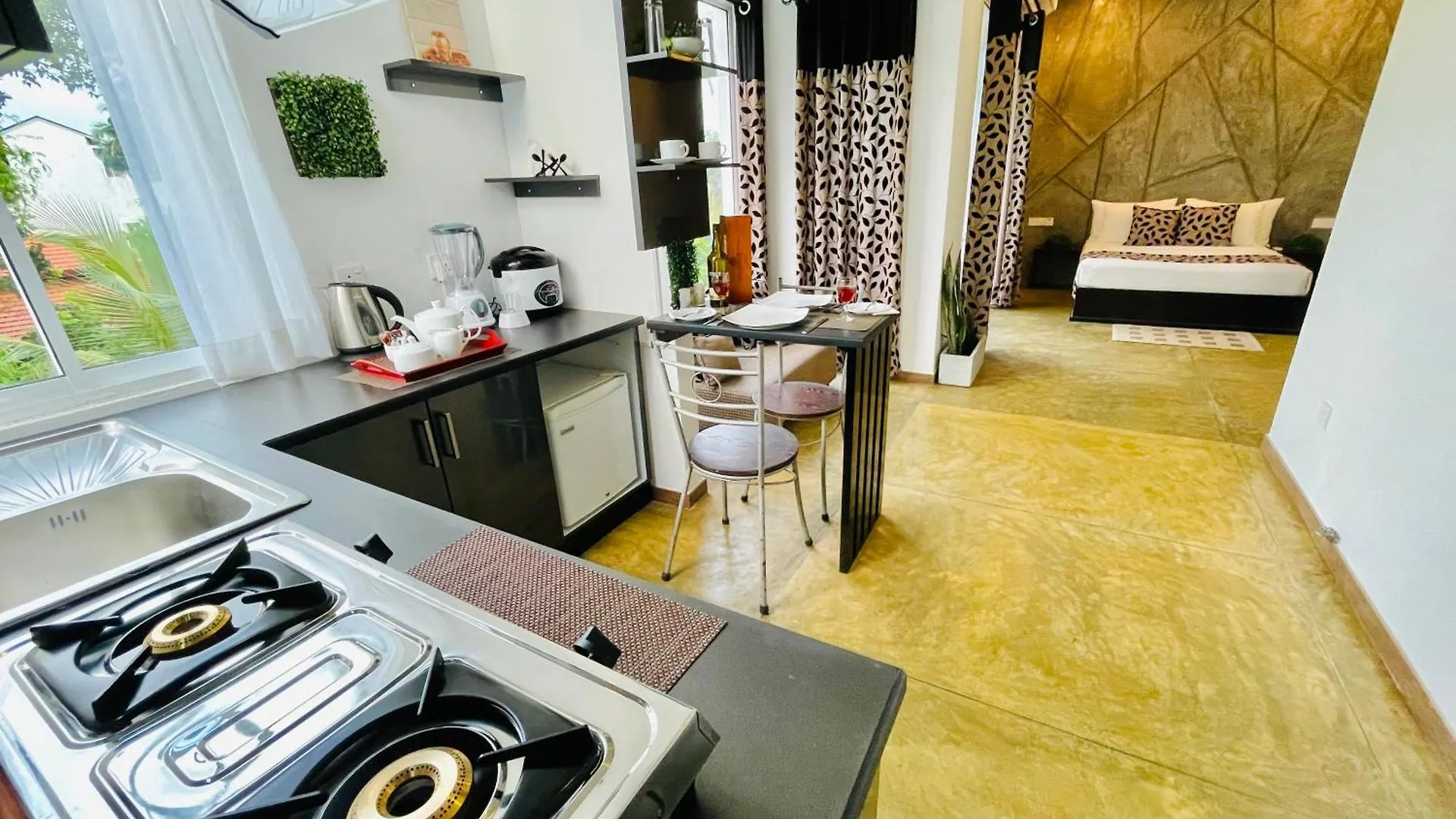 8 Plus Motels Negombo Hotel