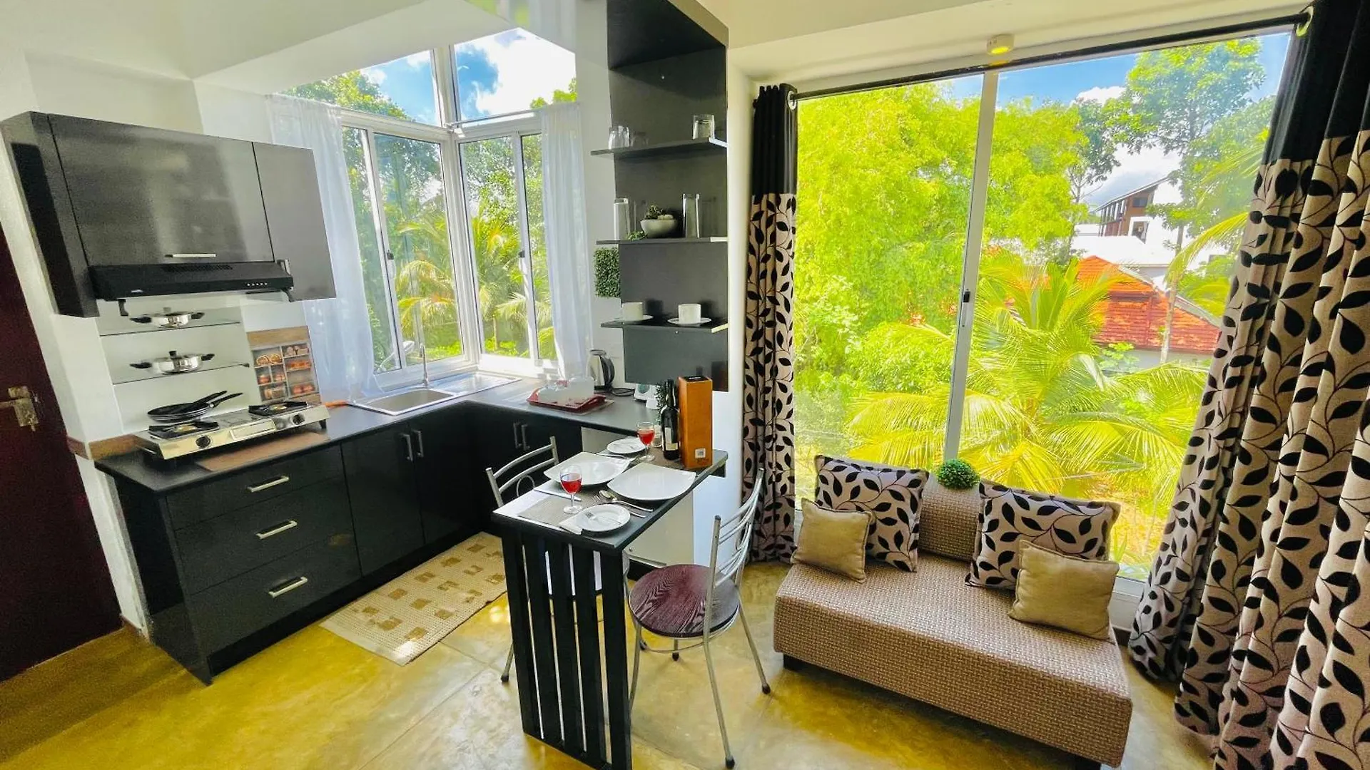 8 Plus Motels Negombo 0*,