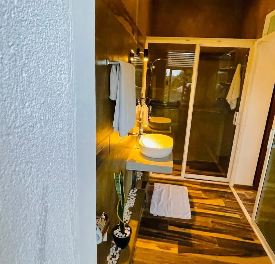 8 Plus Motels Negombo