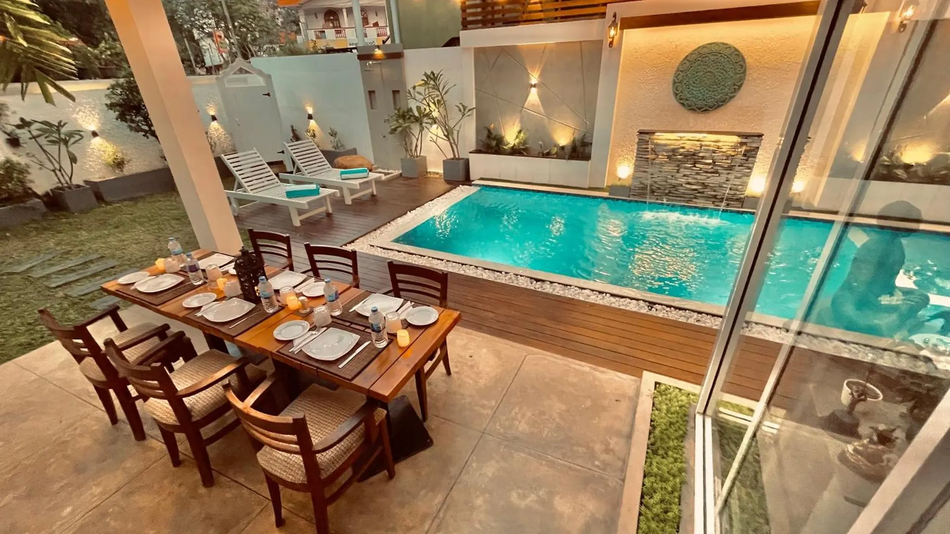 8 Plus Motels Negombo Hotel