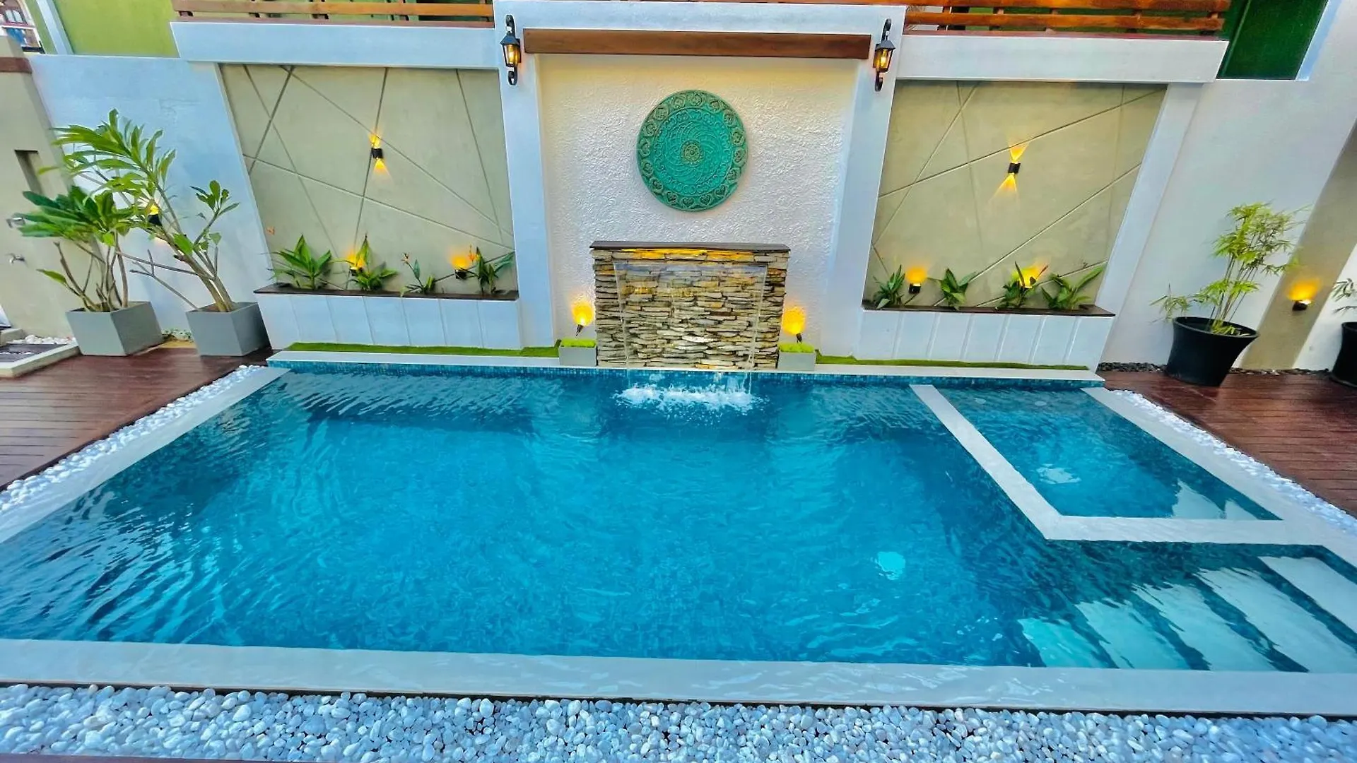 8 Plus Motels Negombo Hotel