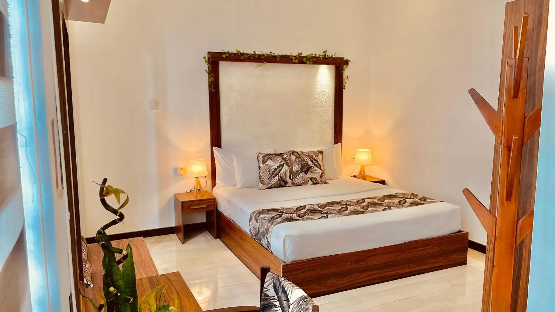 8 Plus Motels Negombo Hotel