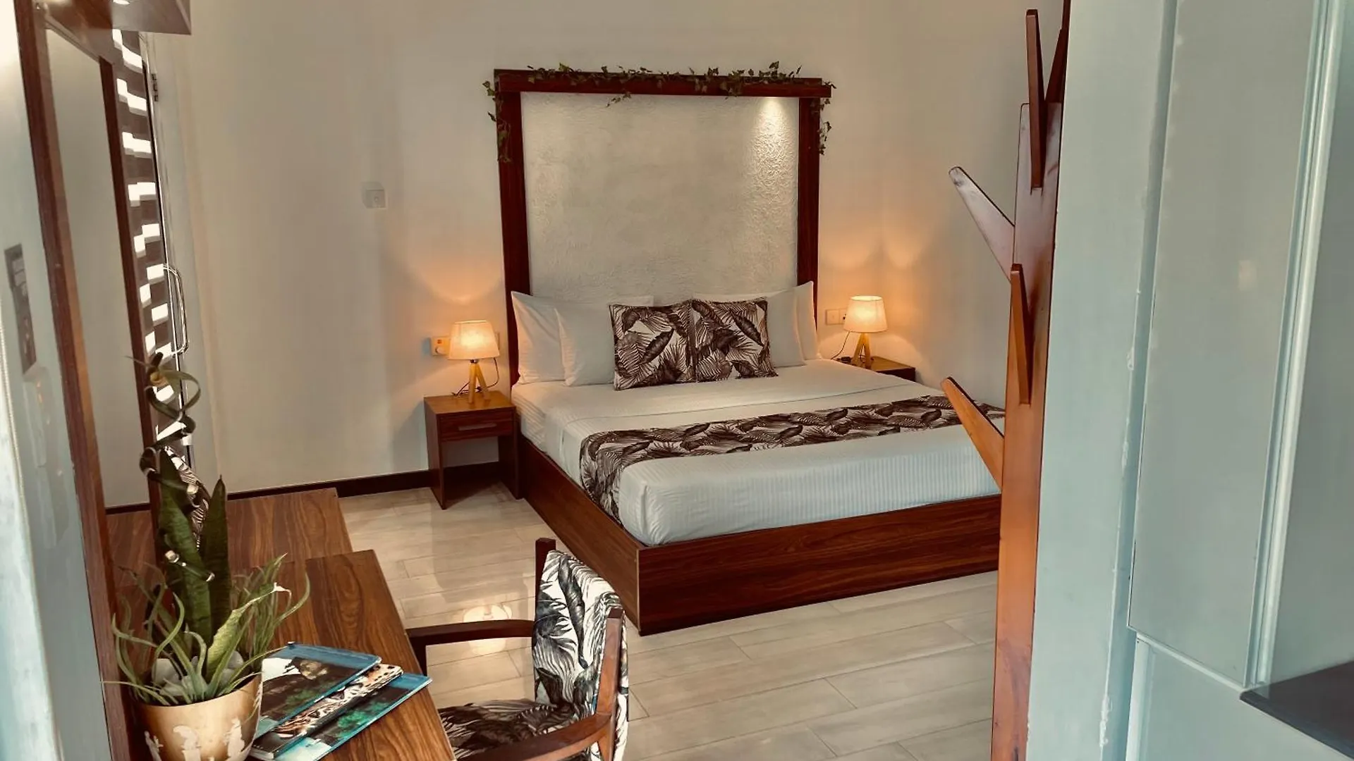 Hotel 8 Plus Motels Negombo