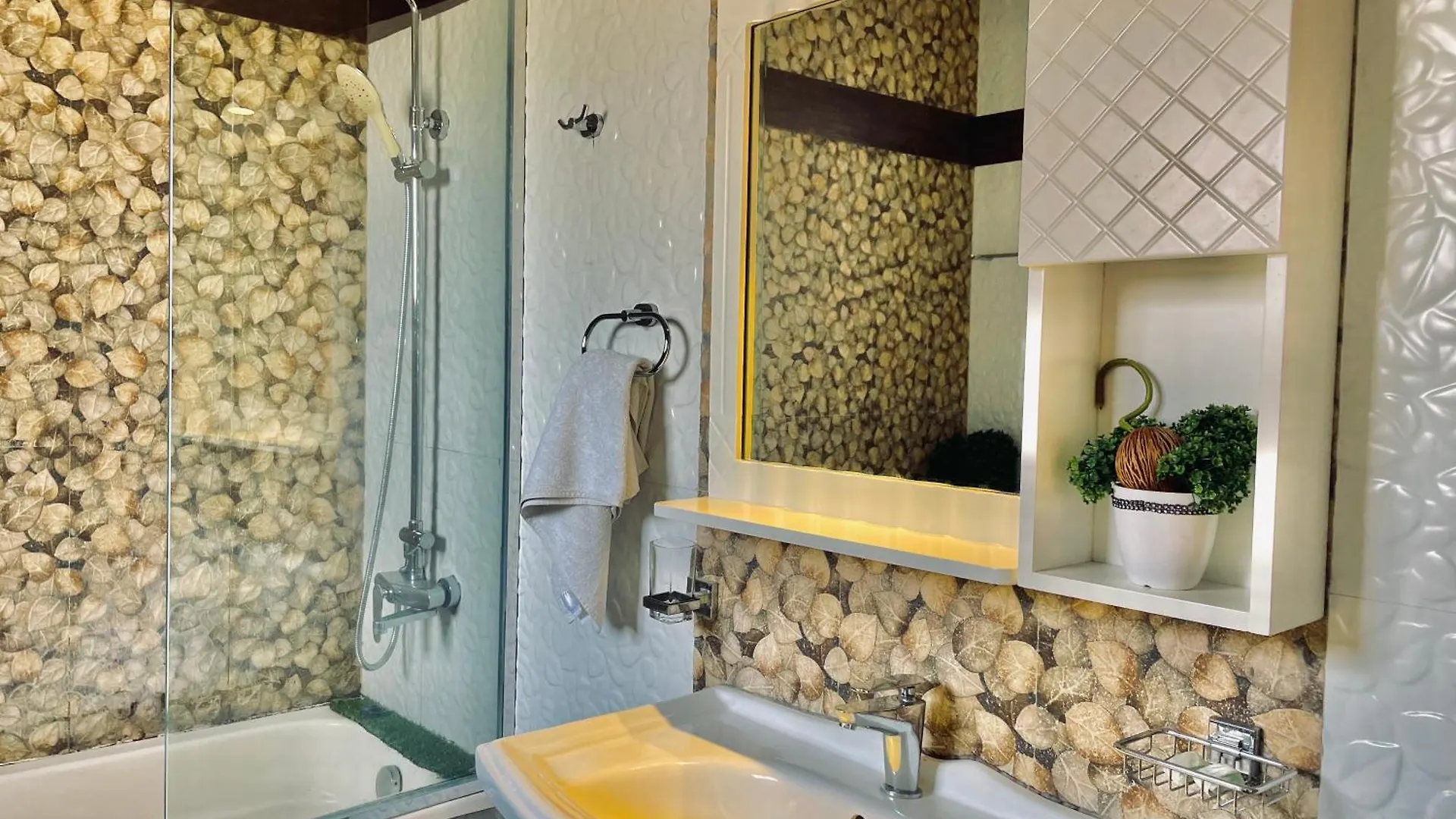 Hotel 8 Plus Motels Negombo Sri Lanka