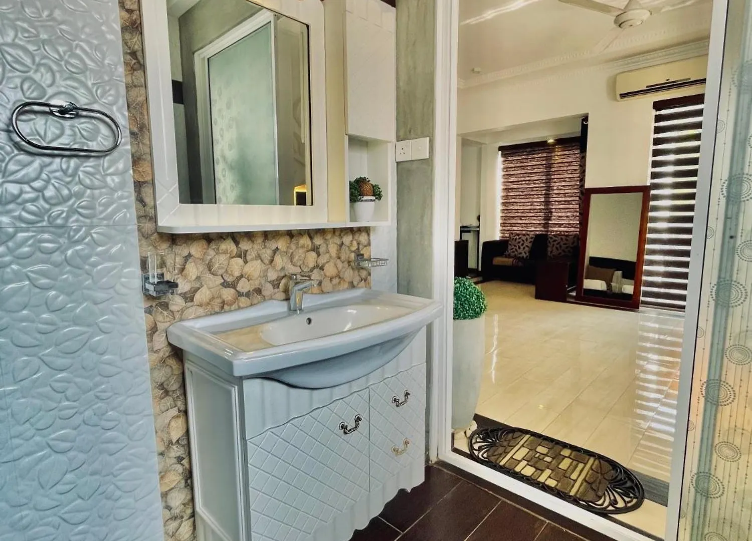 8 Plus Motels Negombo 0*,  Sri Lanka