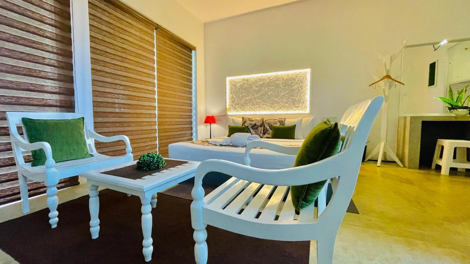 8 Plus Motels Negombo